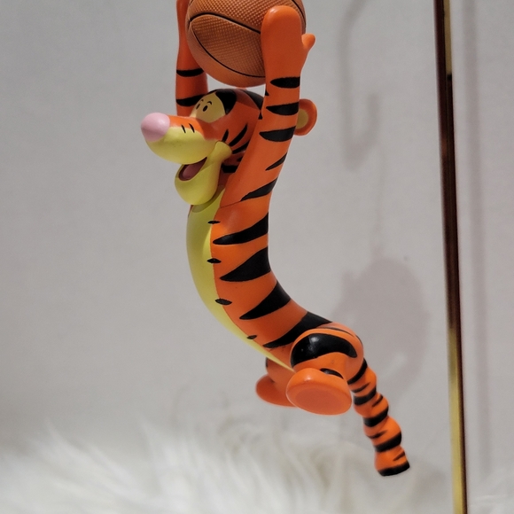 Hallmark Keepsake Ornament  The winning bounce 2004 Winnie the Pool collection - Picture 7 of 8